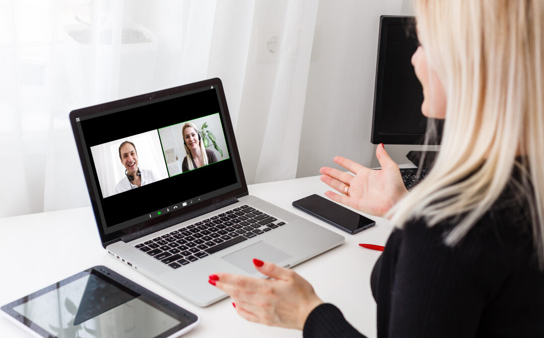 PR w erze scrolla: krótkie rozmowy wideo jako nowy briefing dla mediów i społeczności